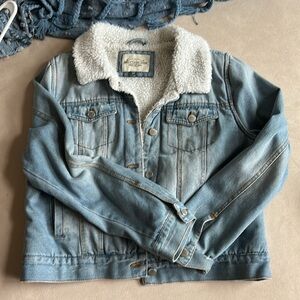 Ashley- Vintage Charm Blue Denim/Jean Sherpa Lined Jacket Women’s size XL‎